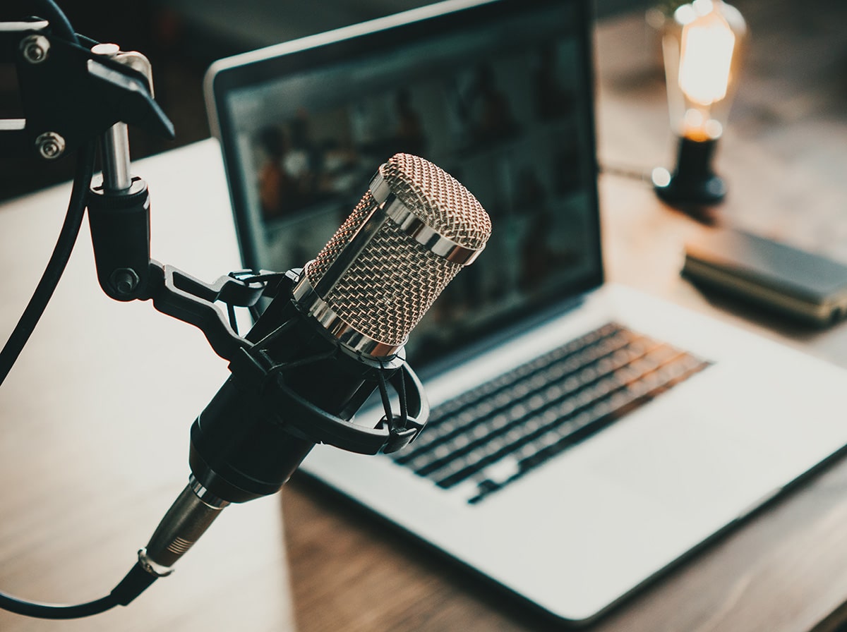 Laptop computer and microphone